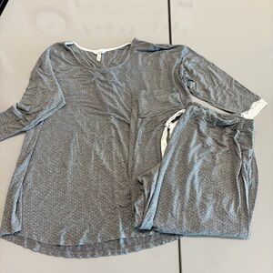 Soma Gray & White polka dot. Women's Pajama Set. Size Large